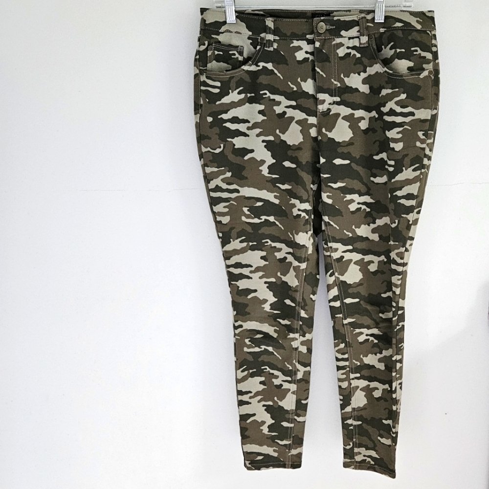 G.I.L.I camo skinny jeans